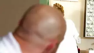 انه الملاعين مع ابن عمه من كبير الثدي
