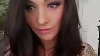 Hot Tattooed Webcam وقحة النشوة مع شركة هيتاشي 2