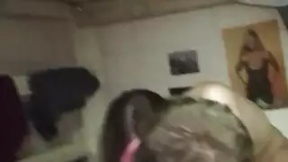 الفتيات مطيع الذهاب البرية من أجل المال والجنس