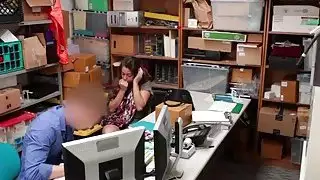 حصلت على تكرار الجاني كسها في سن المراهقة