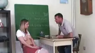 تلميذة شهوانية يتعلم عن اللعنة