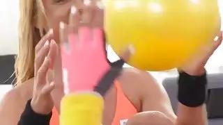 مثليات الشباب جذابة تجعل الحب بعد العمل معا