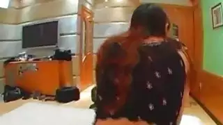 ميكو يلذّذ بها الكراك المشعر الداكن مع ألعاب الجنس