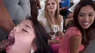 أخذت حمولة من شاعر على وجهه