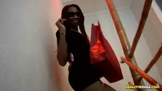 أحمر الشعر الجار أريل يطرح عارية لإغواء رجل