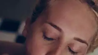 غريب شقراء عاهرة Cadence Luxx قصف حقيقي خشن