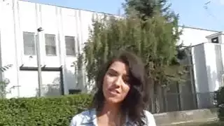 هوتي مص الديك في الهواء الطلق من أجل المال