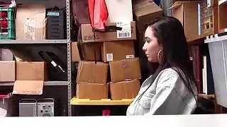 سرقة Karlee خلع وضرب ضابط Lp