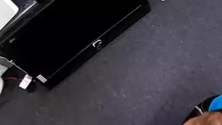 مفلس هواة امرأة سمراء فاتنة بيدق لها twat وممزق