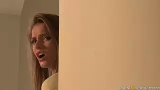 زوجان من ربات البيوت متعرج ليزا آن وتوري الأسود الحصول على المشاغب في غرفة النوم
