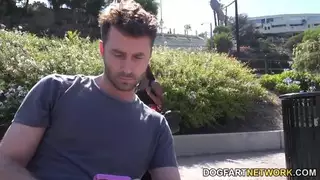 ليزا Tiffian يأخذ أبيض كوك فوق لها الحمار