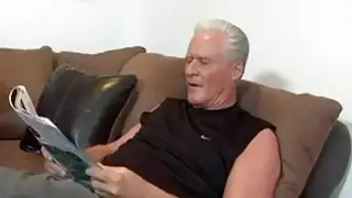بولينا جيمس تصنع هذا الرجل العجوز