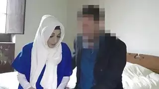 فقير وحيدا العربية تمتص الديك سميكة كبيرة الحلق العميق