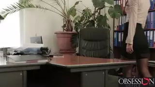 لا يقاوم الكسيس بريل الحصول على انتقد بشدة على مكتب المكتب