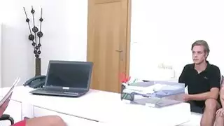 وقعت BF الانفجارات أحمر في الصب مع وكيل الإناث