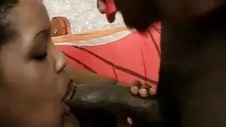 فرخ أسود في شباك صيد يحصل الحمار شغل في هزلي