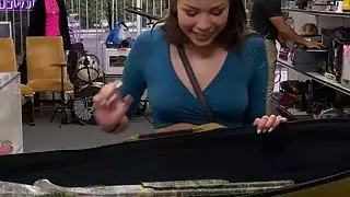 باعت يائسة لاتينا بوسها لإنقاذ للمستقبل