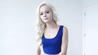 Cutie فاتنة الساخنة إلسا جان يحصل خبطت