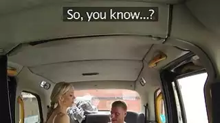 سائق سيارة أجرة مفلس يحصل نائب الرئيس في جميع أنحاء لها الثدي