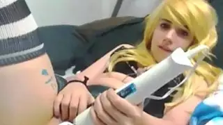 شقراء الهواة في سن المراهقة الاستمناء مع شركة هيتاشي