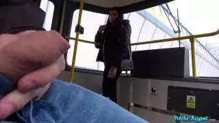 فاتنة اليورو سوف تفعل أي شيء وكل شيء مقابل المال