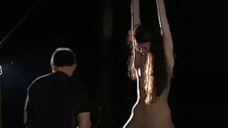 نحيف وقحة غريب bdsm يستخدم في الغابة