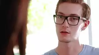 Stepbro يعود من الكلية والعظام stris Aurora Belle مرة أخرى