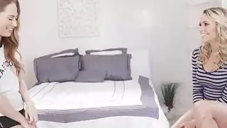 يميل كارتر إلى إعطاء ميا قبلة طرية