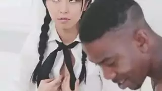اليابانية الطالبة أو مختلط ركوب الديك الأسود الكبير في الزي الرسمي