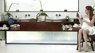 الوحش استضافت شين ديزل الداعر الثابت أحمر الشعر وقحة بيني باكس