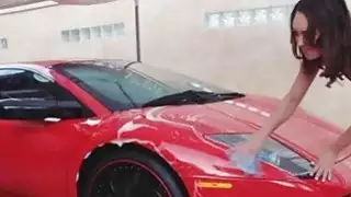 غسل امبو ثم مص الديك الأسود الكبير