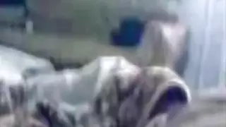 تستيقظ صديقة عربية نائمة وتستعد لممارسة الجنس مع صديقها
