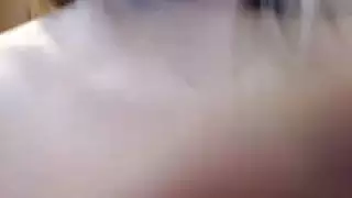 منزل وحيد في سن المراهقة استكشاف جسدها