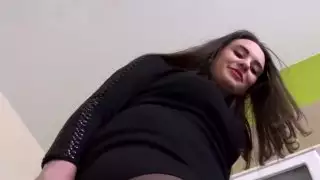 سحق آلهة لينا سحق الجراد في الكعب العالي مثير.