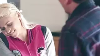 بلدي Stepdad يتيح لي الفوز في البداية وبعد ذلك يحصل على Upperhand