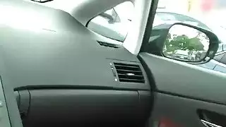 لوسي تيلرين تحصل على قرنية في السيارة وتذهب البرية مع صديقها