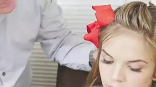 مشاهدة بروك لأنها الانفجارات لحفنة من المال يحتاجها والدها