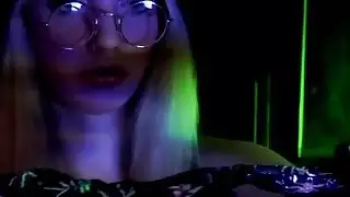 شقراء في سن المراهقة عراف مارس الجنس من الصعب من قبل رجل أكبر سنا