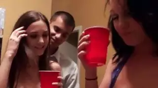 السن القانونية سن المراهقة العربدة على الفور تصبح ممتعة