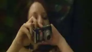 امرأة سمراء لطيف التقاط صور بوسها وإعطاء اللسان
