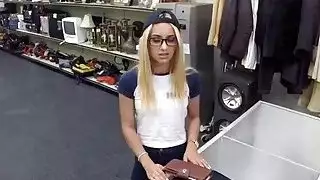 امرأة شقراء رائع وجميل يحصل بوسها يدق