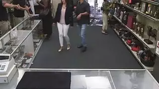 يريد زوجة الزوجة ديك