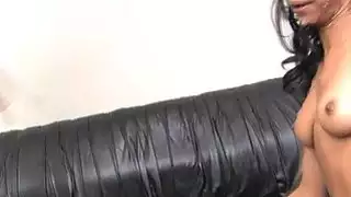 أسود الغيتو وقحة الفم مارس الجنس ووجه يفرك في بصقها الخاصة