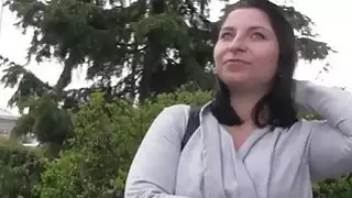كبير الثدي وامض في الشوارع التشيكية