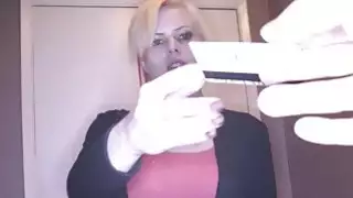 CUTE BLONDE متجرد في ASS في PHOTO SHOOT الصب