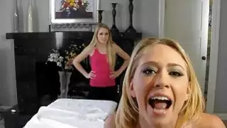 Two blonde beauties مثليه جلسة في تدليك table